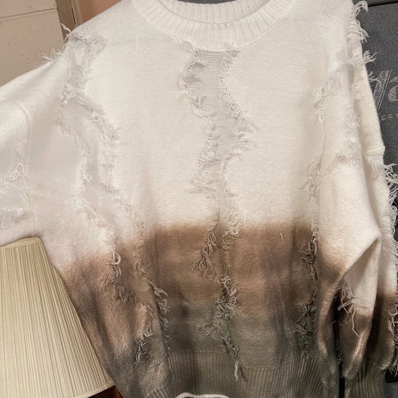 Distressed sweater - Picture 2 of 4